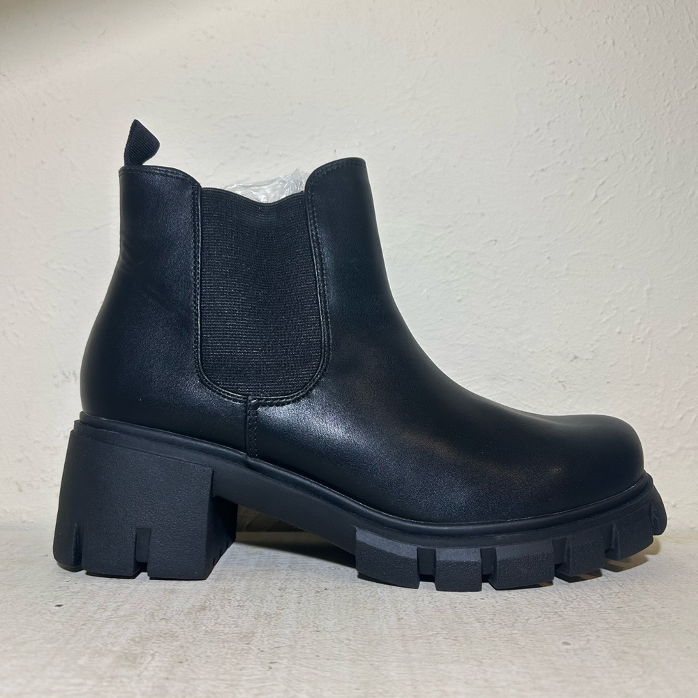 Soda Black Ankle Booties